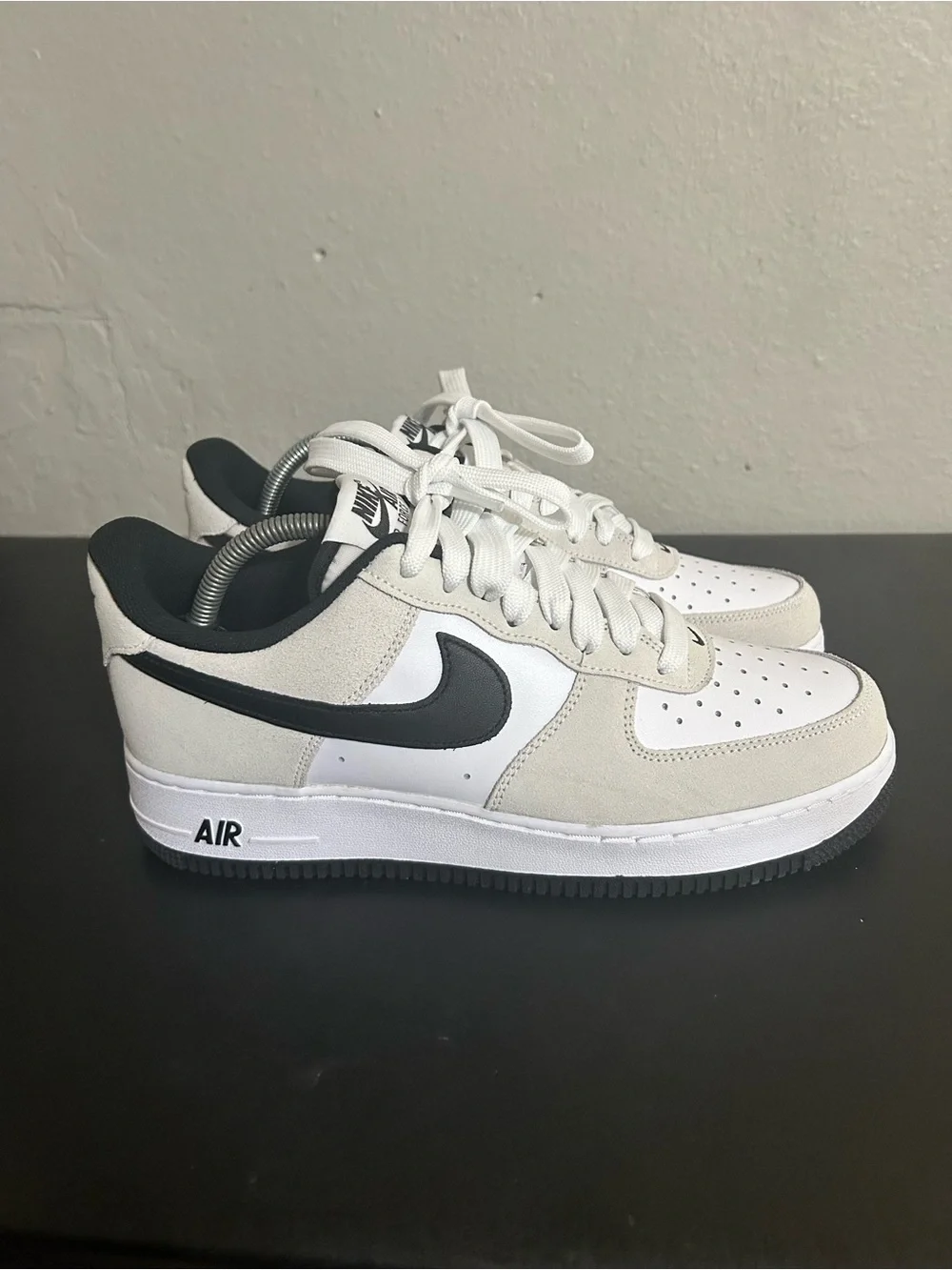 Men’s Nike Air Force One low 07 LV8 size 9